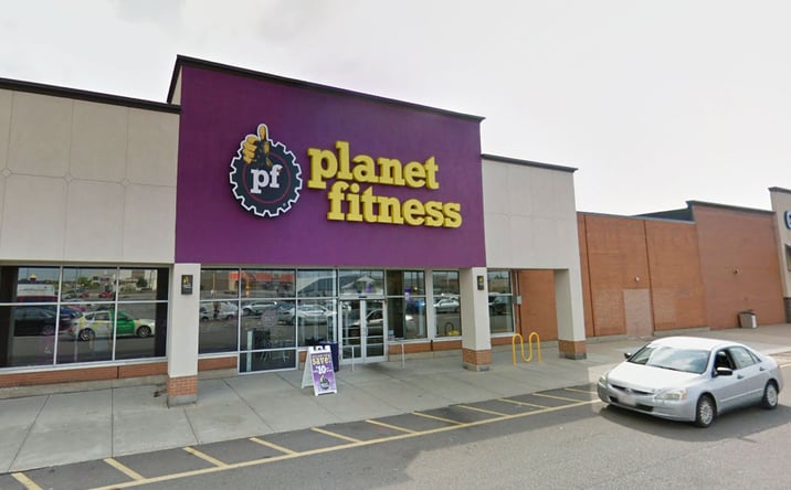 Pictures of Retail property located at 4601 Northfield Rd, North Randall, OH 44128 for lease - image #1