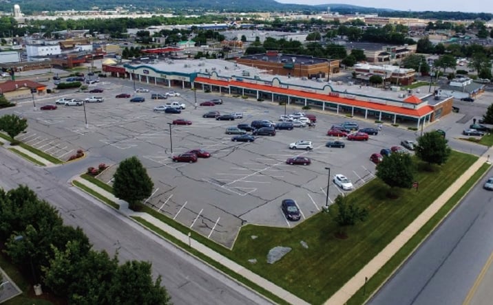 Pictures of Retail property located at 2300 E Market St, East York, PA 17402 for lease - image #1
