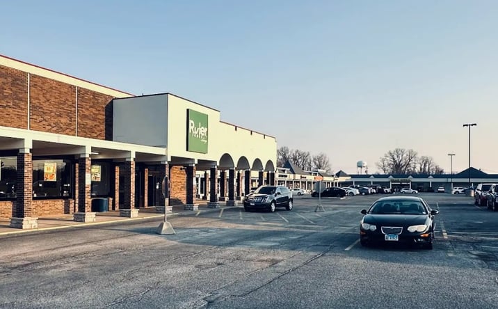 Pictures of Retail, Office, Restaurant property located at 5771 Godfrey Rd, Godfrey, IL 62035 for lease - image #1