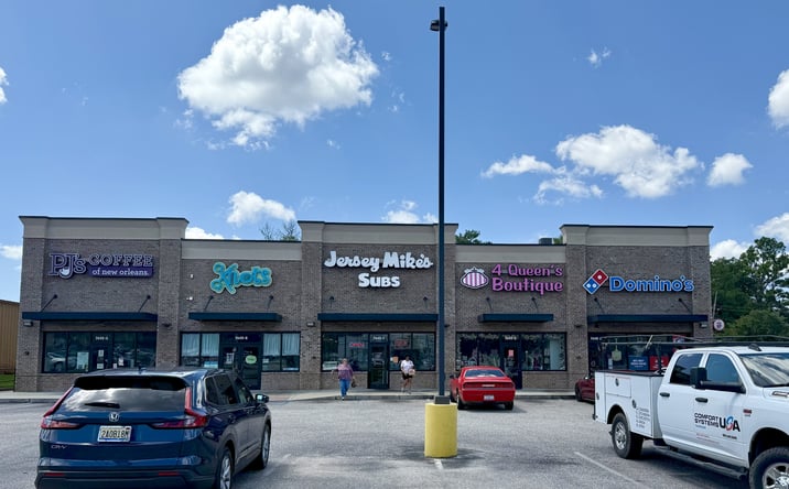 Pictures of Retail property located at 7449 Airport Blvd, Mobile, AL 36608 for lease - image #1