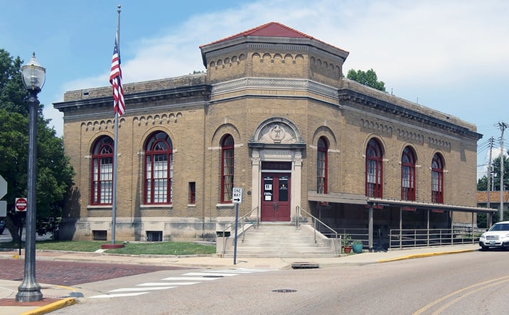 Pictures of Office property located at 201 Hillsboro Ave, Edwardsville, IL 62025 for lease - image #1