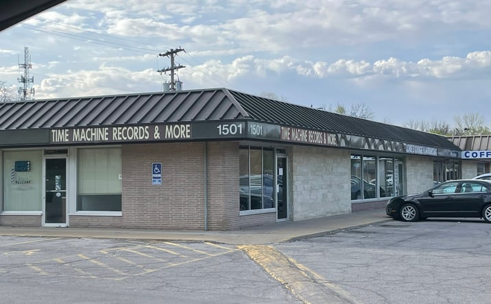 Pictures of Retail property located at 1501 SW 21st St, Topeka, KS 66604 for lease - image #1