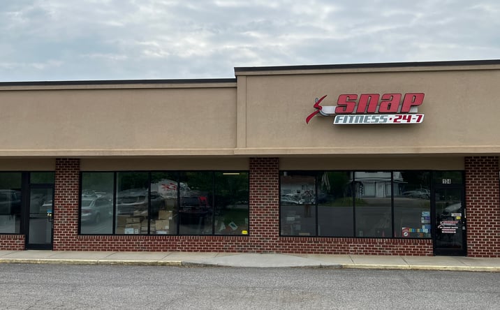 Pictures of Retail property located at 2445 E Washington Ave, Vinton, VA 24179 for lease - image #1