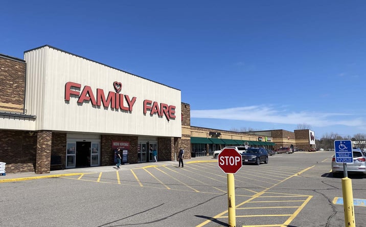 Pictures of Retail property located at 951-975 E Frontage Rd, Litchfield, MN 55355 for lease - image #1