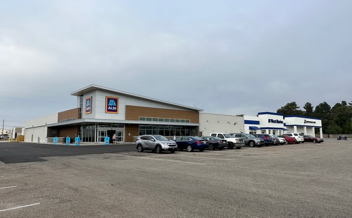 Pictures of Retail property located at 3680 Airport Blvd, Mobile, AL 36608 for lease - image #1