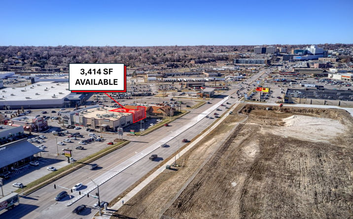Pictures of Restaurant, Retail property located at 7425 Dodge Street, Omaha, NE 68114 for lease - image #1
