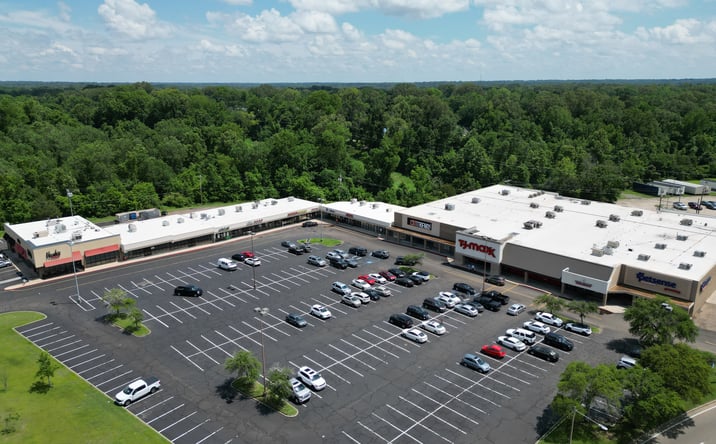 Pictures of Retail property located at 3403 Pemberton Square Blvd, Vicksburg, MS 39180 for lease - image #1