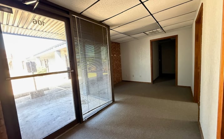Pictures of Retail, Office property located at 927 N Flood Ave, Norman, OK 73069 for lease - image #1