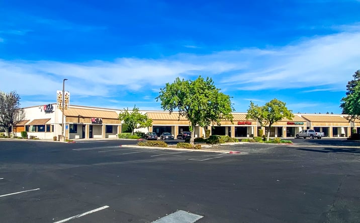 Pictures of Retail property located at 2700 W Shaw Ave, Fresno, CA 93711 for lease - image #1