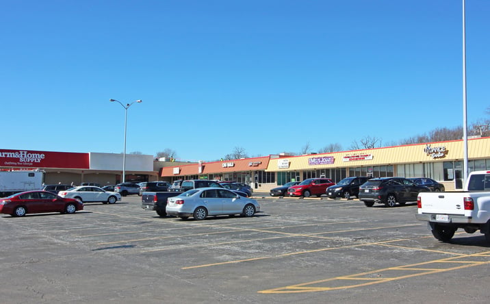 Pictures of Retail property located at 4560 Gravois Rd, High Ridge, MO 63049 for lease - image #1