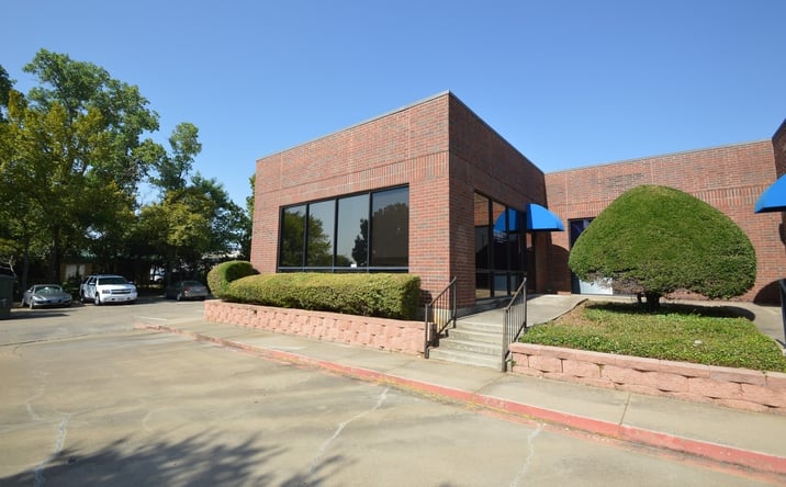 Pictures of Office property located at 3825 W Green Oaks Blvd, Arlington, TX 76016 for lease - image #1