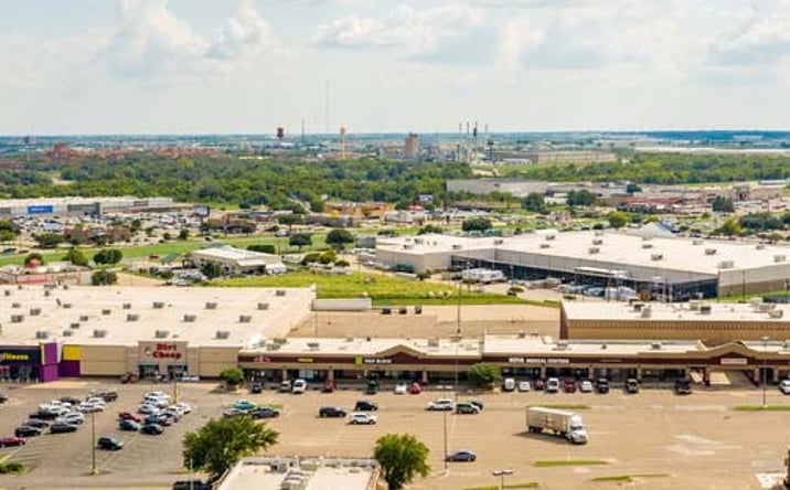 Pictures of Retail property located at 408 N Valley Mills Dr, Waco, TX 76710 for lease - image #1