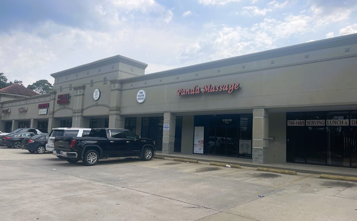 Pictures of Retail property located at 13510 Perkins Rd, Baton Rouge, LA 70810 for lease - image #1