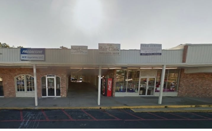 Pictures of Retail property located at 946 N 16th Ave, Laurel, MS 39440 for lease - image #1