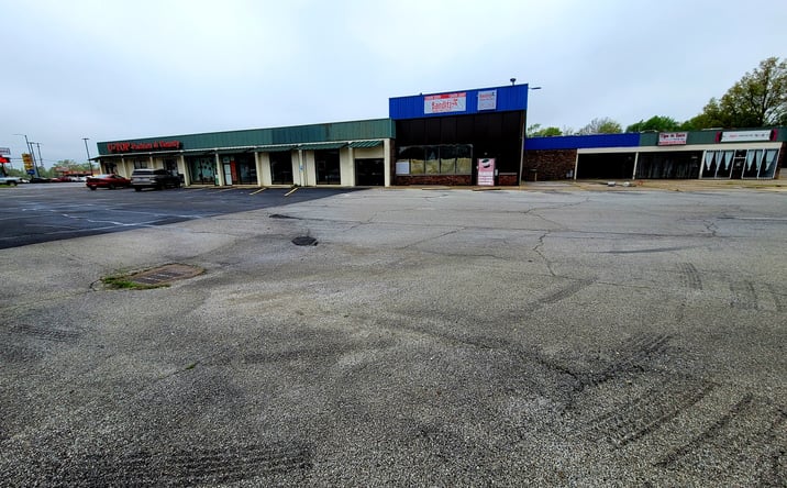 Pictures of Retail property located at 1343 N. Route 48, Decatur, IL 62526 for lease - image #1