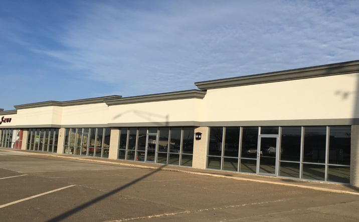 Pictures of Retail property located at 600 E Le Claire Rd, Eldridge, IA 52748 for lease - image #1