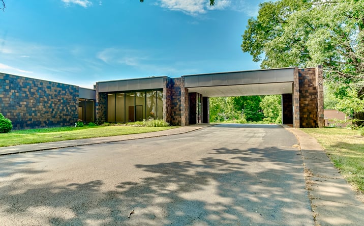Pictures of Office property located at 2710 College Ave, Alton, IL 62002 for lease - image #1