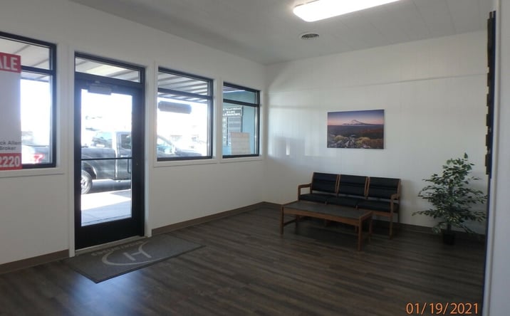 Pictures of Office property located at 5th St, Madras, OR 97741 for lease - image #1