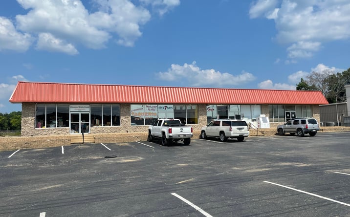 Pictures of Retail property located at 380 S Harkrider St, Conway, AR 72032 for lease - image #1