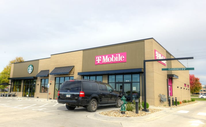 Pictures of Retail, Office, Restaurant property located at 5425 Edgewood Rd NE, Cedar Rapids, IA 52411 for lease - image #1