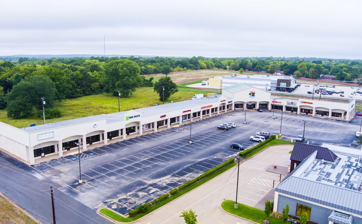 Pictures of Retail property located at 1009 S Jackson St, Jacksonville, TX 75766 for lease - image #1