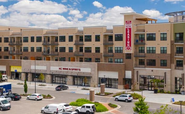Pictures of Retail, Restaurant property located at 8961 Metcalf Ave, Overland Park, KS 66212 for lease - image #1
