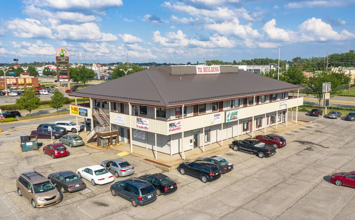 Pictures of Retail property located at 711 E Lewis and Clark Pkwy, Clarksville, IN 47129 for lease - image #1