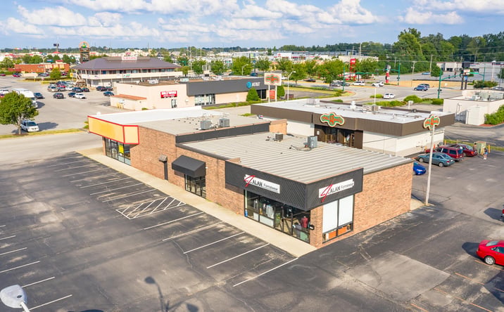 Pictures of Retail property located at 707 E Lewis and Clark Pkwy, Clarksville, IN 47129 for lease - image #1
