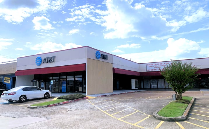 Pictures of Retail, Restaurant, Office property located at 1800 Farm to Market 1960 Rd W, Houston, TX 77090 for lease - image #1