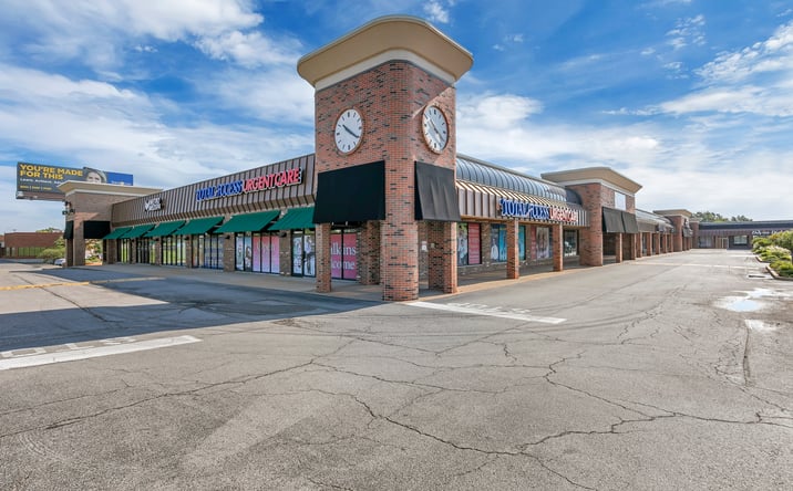 Pictures of Retail, Office, Restaurant property located at 12660 Lamplighter Square Shopping Center, St. Louis, MO 63128 for lease - image #1