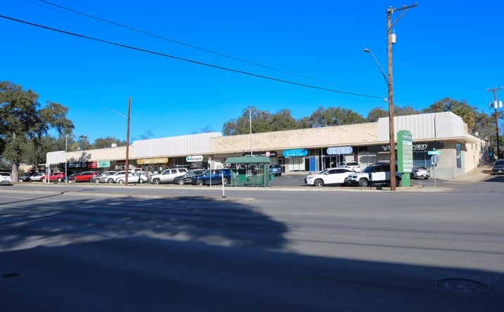 Pictures of Retail property located at 5200 Broadway, Alamo Heights, TX 78209 for lease - image #1