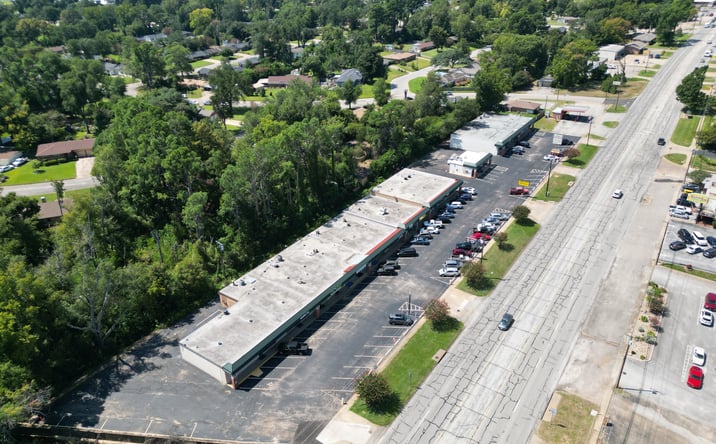 Pictures of Retail property located at 2400-2500 Fifth St, Tyler, TX 75701 for lease - image #1