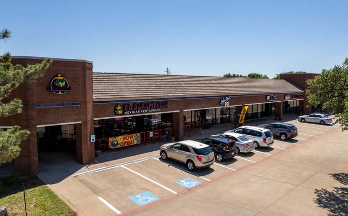 Pictures of Retail, Office, Restaurant property located at 109 -189 W. Harwood Road, Hurst, TX 76054 for lease - image #1