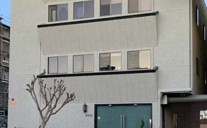 Pictures of Office property located at 6930 Owensmouth Ave, Warner Center, CA 91303 for lease - image #1
