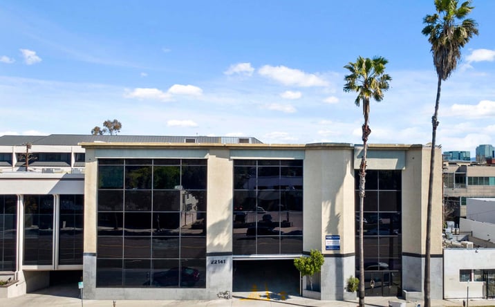 Pictures of Office, Restaurant property located at 22141 Ventura Blvd, Woodland Hills, CA 91364 for lease - image #1