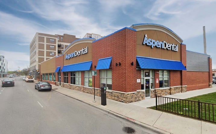 Pictures of Retail, Restaurant property located at 7537 N Clark St, Chicago, IL 60626 for lease - image #1