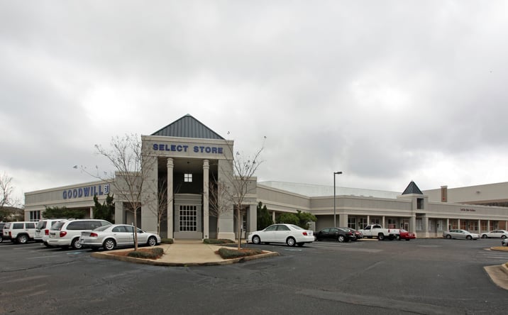 Pictures of Office, Retail property located at 863 Centre St, Ridgeland, MS 39157 for lease - image #1