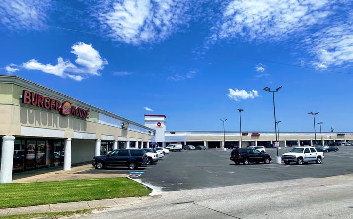 Pictures of Retail, Office, Restaurant property located at 9247 Gulf Fwy, Houston, TX 77017 for lease - image #1