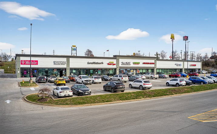Pictures of Retail property located at 500 Warren County Center, Warrenton, MO 63383 for lease - image #1
