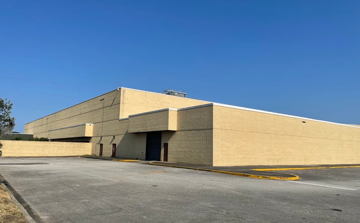 Pictures of Retail property located at 9501 Arlington Expy, Jacksonville, FL 32225 for lease - image #1