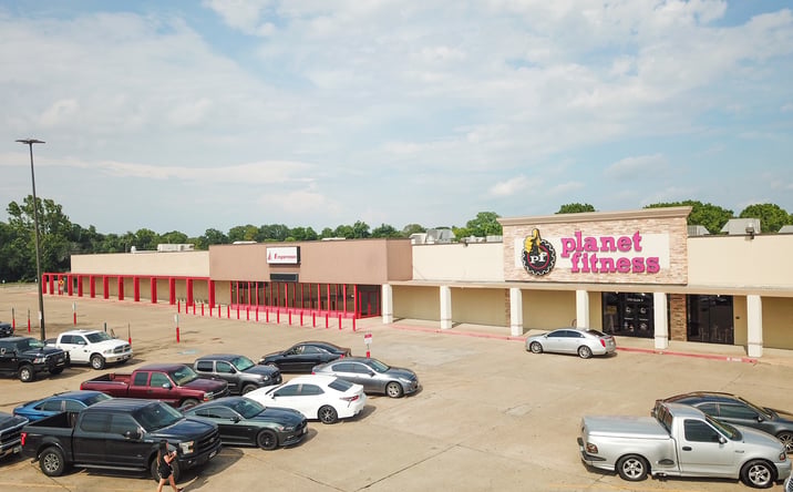 Pictures of Retail property located at 1701 Fairway Dr, Alvin, TX 77511 for lease - image #1