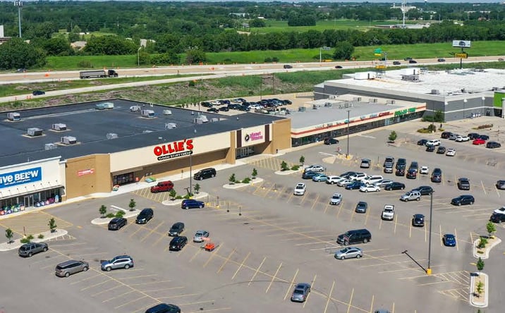 Pictures of Retail property located at 681 - 699 S Green Bay Road, Neenah, WI 54956 for lease - image #1