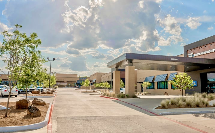 Pictures of Retail, Office property located at 1111 W Ledbetter Dr, Dallas, TX 75224 for lease - image #1