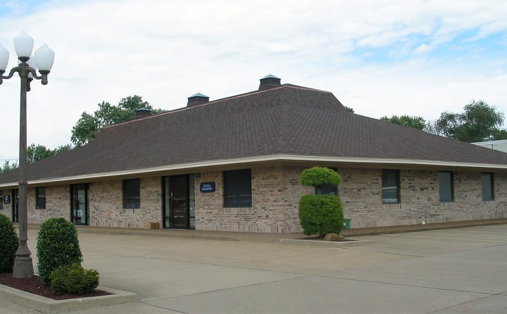 Pictures of Office, Retail property located at 701 N Weinbach Ave, Evansville, IN 47711 for lease - image #1