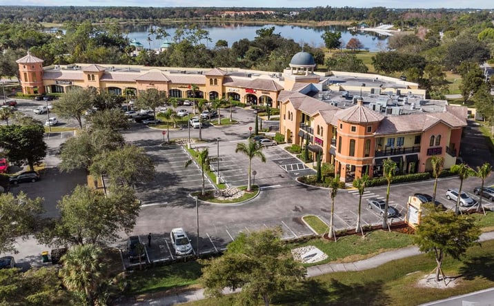 Pictures of Retail, Restaurant property located at 4270 Tamiami Trl E, Naples, FL 34112 for lease - image #1