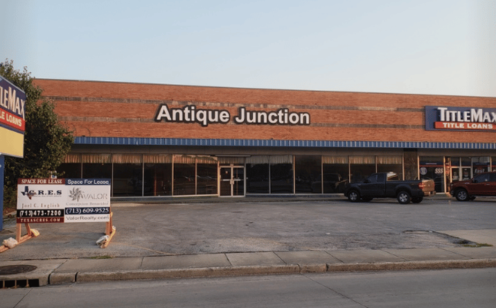 Pictures of Retail property located at 111 W Southmore Ave, Pasadena, TX 77502 for lease - image #1