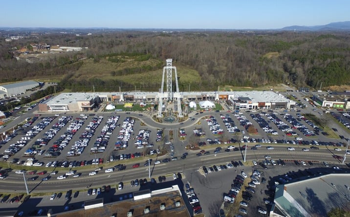 Pictures of Retail, Office, Restaurant property located at 2655 Teaster Lane, Pigeon Forge, TN 37863 for lease - image #1
