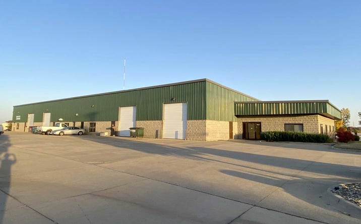 Pictures of Industrial, Office property located at 1325-1331 Stamy Rd, Hiawatha, IA 52233 for lease - image #1
