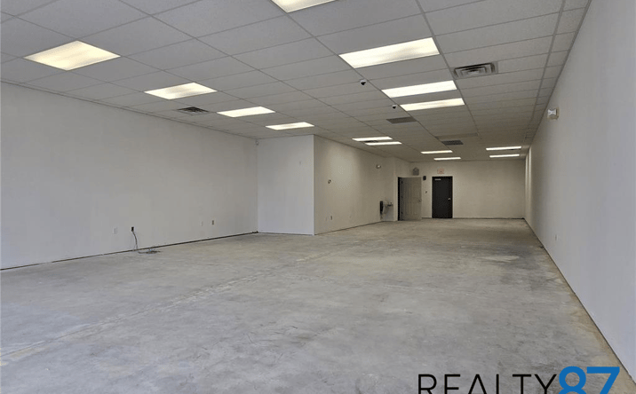 Pictures of Retail, Office property located at 600 Blairs Ferry Rd NE, Cedar Rapids, IA 52402 for lease - image #1