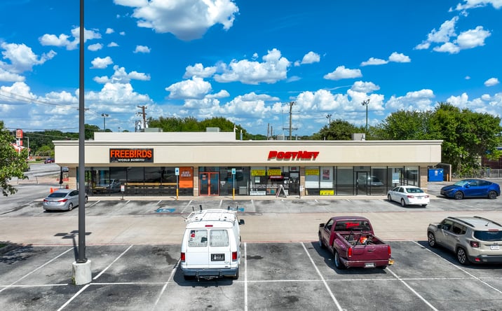 Pictures of Retail property located at 1301-1341 W Pipeline Rd, Hurst, TX 76053 for lease - image #1